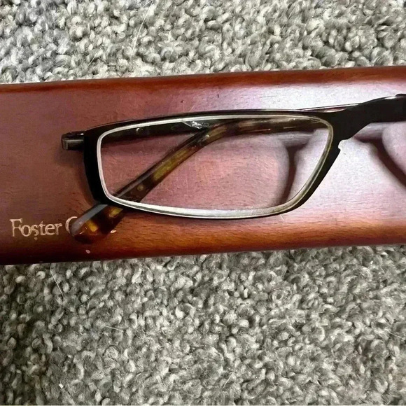 Foster Grant wooden case with glasses - Picture 6 of 6